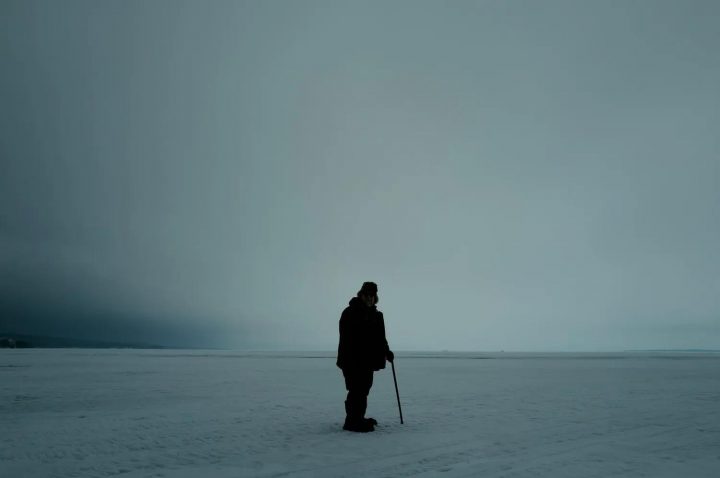 《弗兰肯斯坦》：导演托罗在冰雪地下独自置身堪景照揭秘